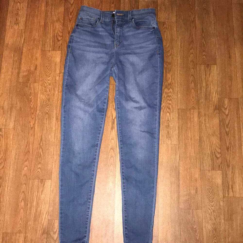 Light blue jegging jeans. Inseam 30 inches.